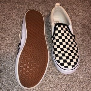 BRAND NEW checkered vans women’s 7 men’s 5